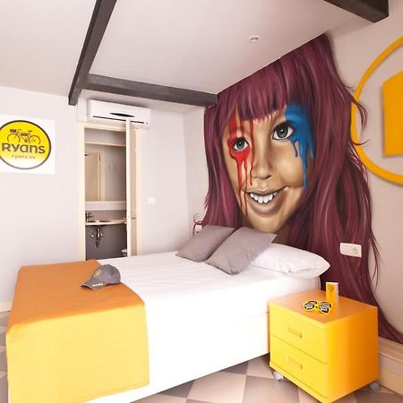 Ryans Budget Ibiza Bagian luar foto